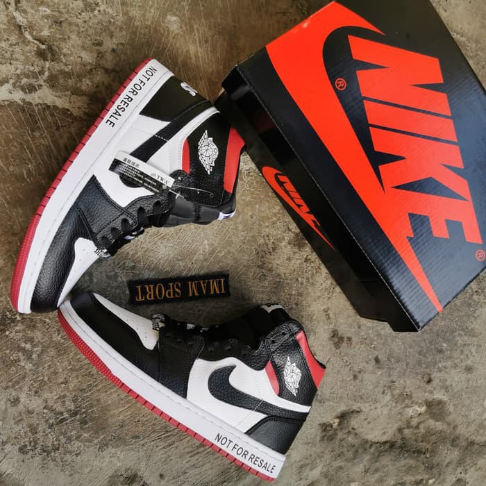 SNEAKERS COWOK HITAM BIRU MISTY  TERMURAH - SEPATU AIR JORDAN 1 HIGH NOT FOR RESALE BRED PREMIUM