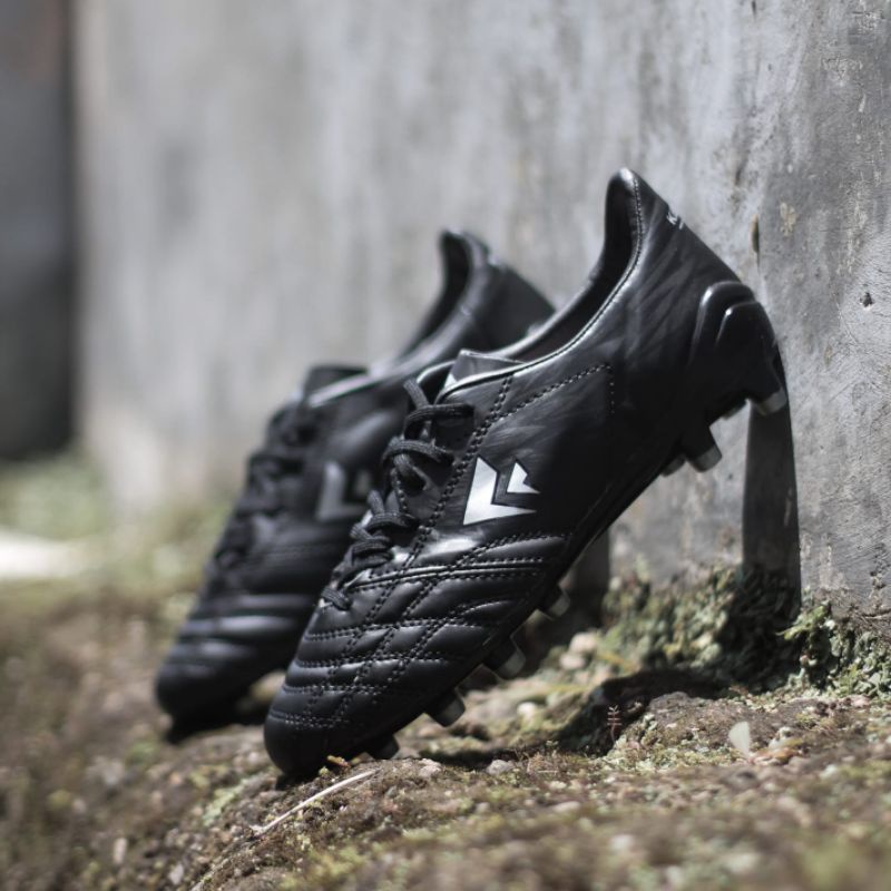 Sepatu Bola SEVSPO GARUDA Z7 Black White