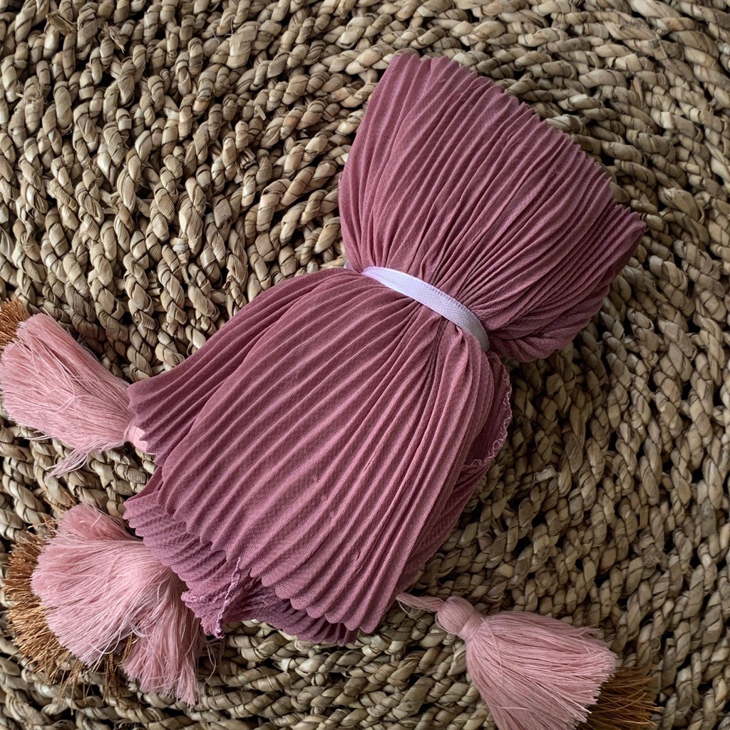 Jilbab Plisket Segiempat Bella Plisket Pleated Jambul Segiempat Plisket Jambul-raspberry
