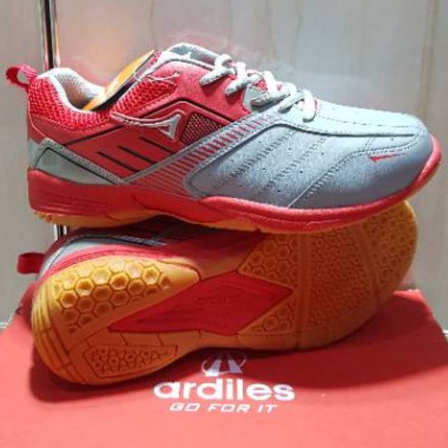  Sepatu  Olahraga PriaWanita BADMINTON BULUTANGKIS TENIS 