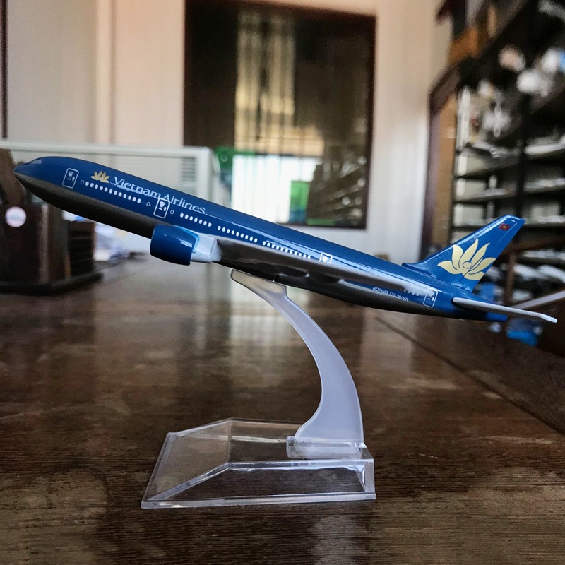 Model Pesawat Terbang Vietnam Boeing B777 B777 Bahan Metal Alloy Dengan Display Stand