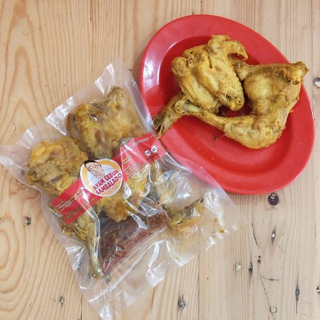 

Ayam pejantan/kalasan ungkep bumbu kuning empuk tinggal goreng