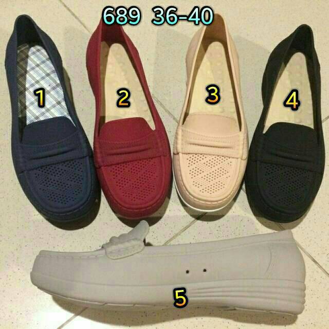 Sepatu Wedges Karet