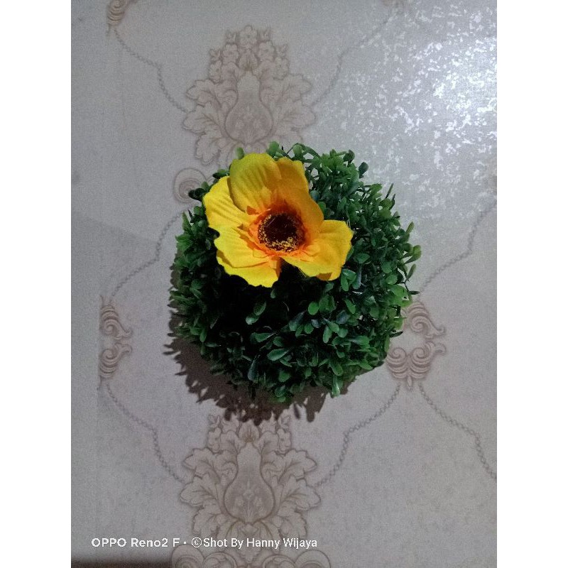 bunga plastik tempel dinding