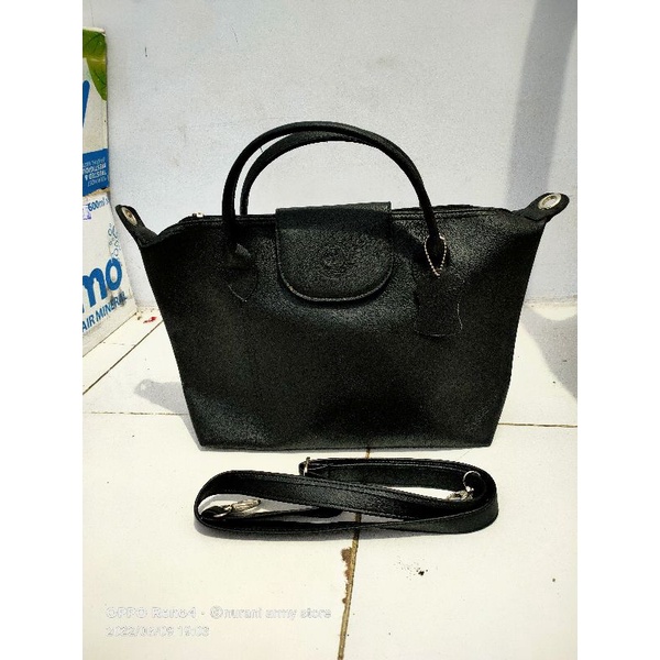 tas model LC logo persit