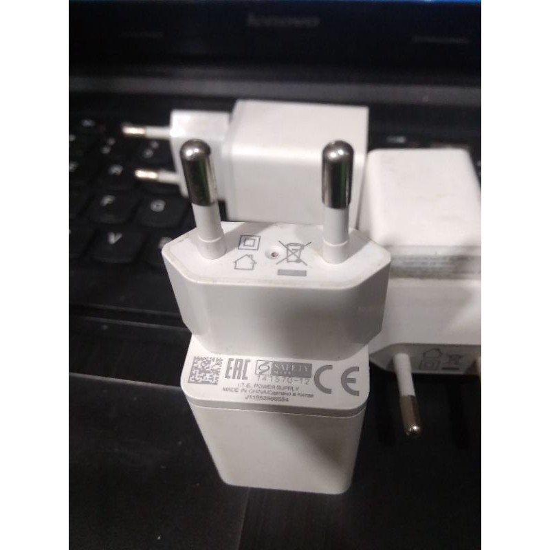 batok adapter charger oppo original cabutan hp, bukan barang beli di toko, tapi dari bawaan hp bekas