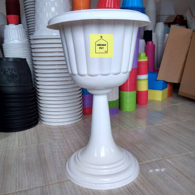 pot bunga tanaman motif piala putih kaki tinggi 39cm - luckystar