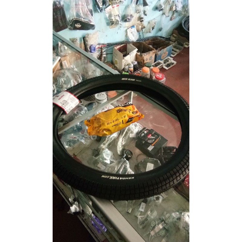 Ban Luar Sepeda Ukuran 56-406 20 x 2.25 New Black Kenda