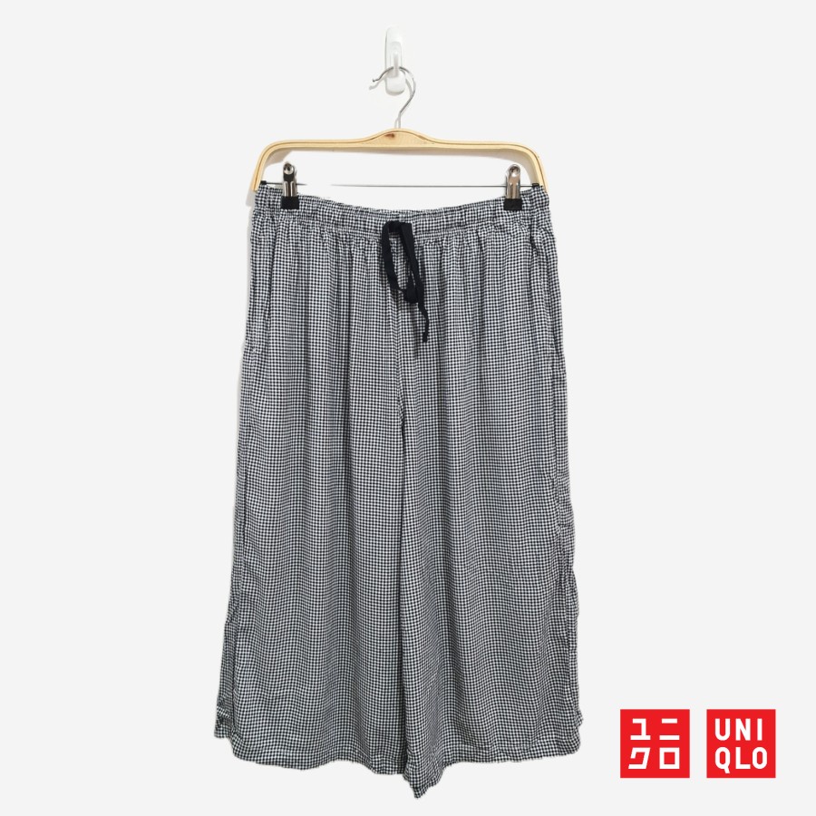 Celana Kulot Wanita Uniqlo Relaco Capri 7/8 Kotak Hitam Size L XL
