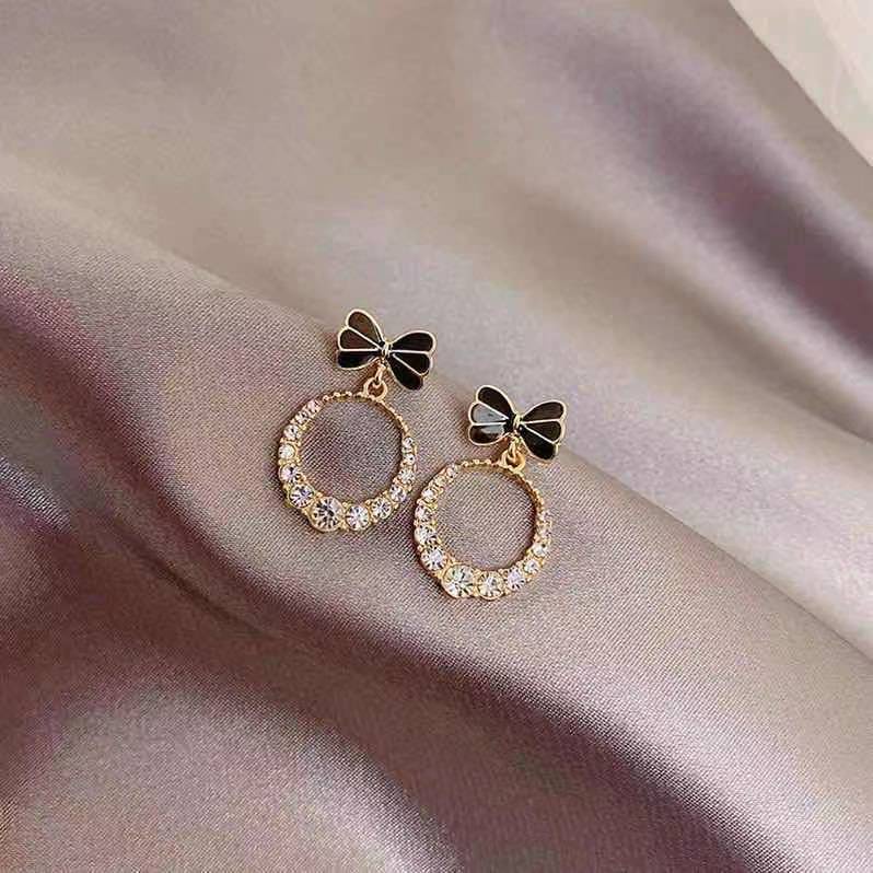 Anting Giwang Simple Elegan Gaya Retro Korea Model Geometri Dengan Zircon Untuk Wanita