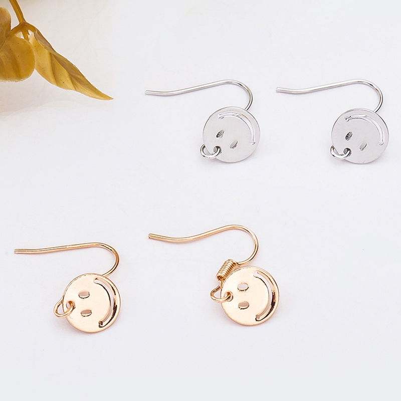 Anting smiley mini yang simpel dan asyik Anting-anting aksesoris fashion