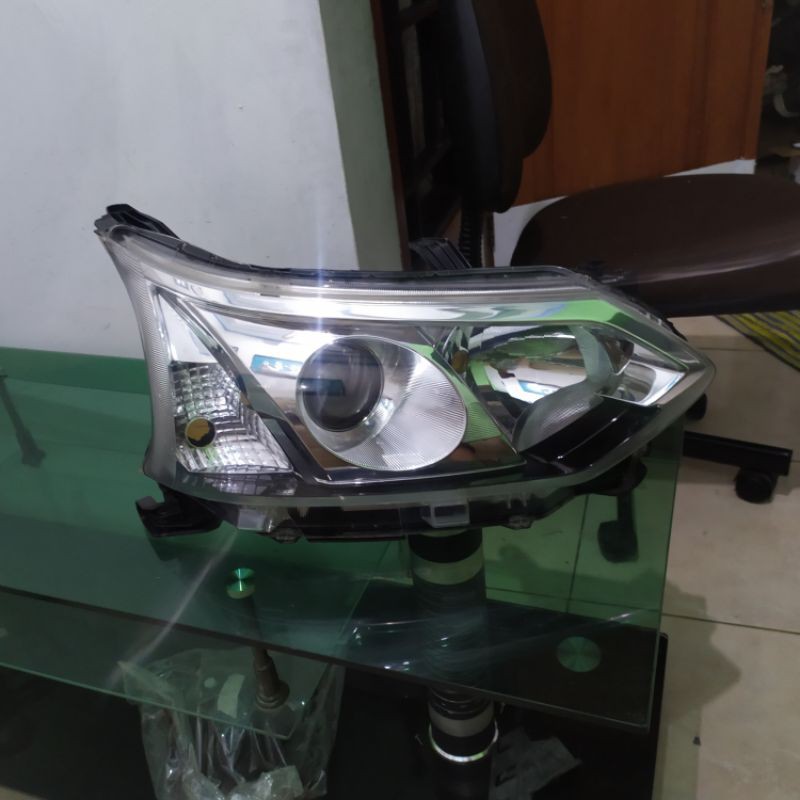 Headlamp Lampu depan Avanza Veloz 2016 2017