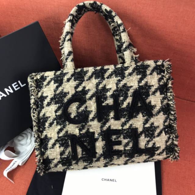 New□Ch Large Zipped Shopping Bag / Super Mirror Quality / Tas Wanita