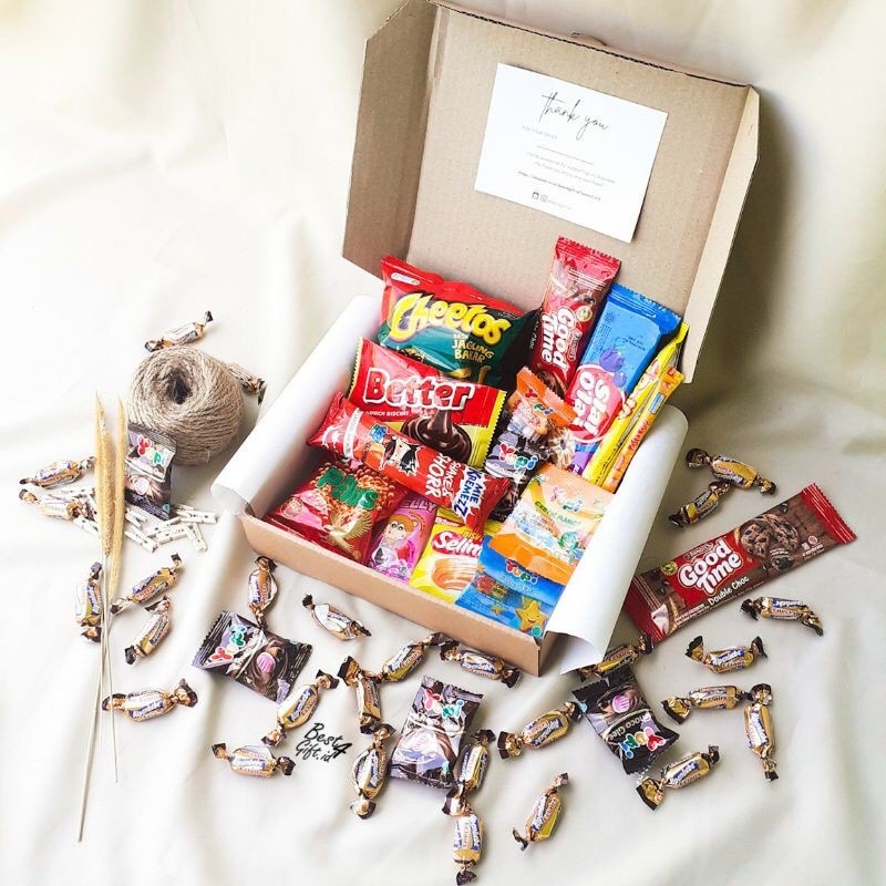 

Snack Box / Hampers box / hampers / kado / kado ulang tahun / kado sidang / kado wisuda
