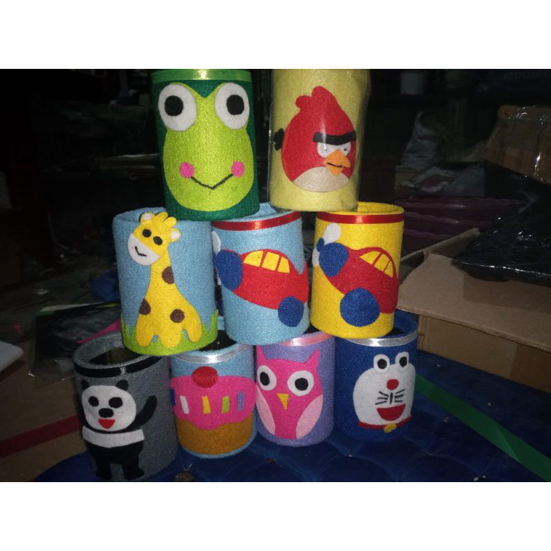 tempat pensil dari kaleng dan flanel