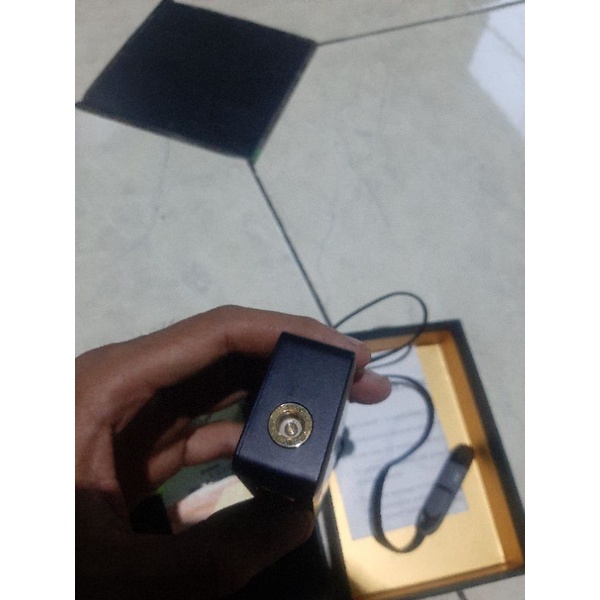 

Kotak Hitam Kecil