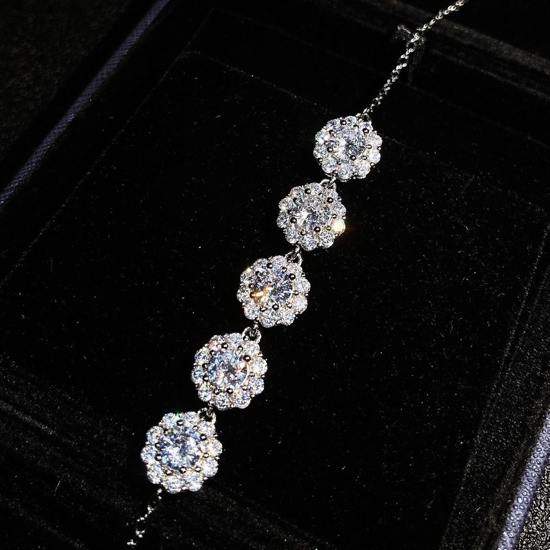 Luxury Fashion Snowflake Shape Moissanite Bracelet