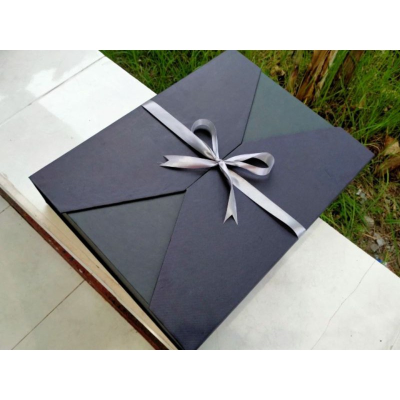 

KOTAK KADO PREMIUM - Custom/ Gift Box/ Custom TYPE SENZA UKURAN JUMBO