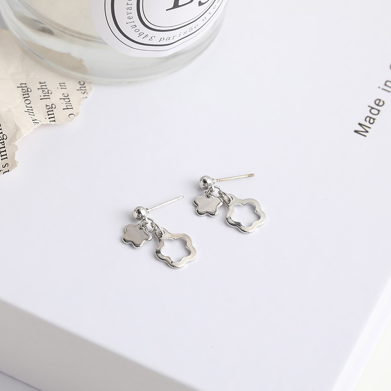 Anting Tusuk Motif Bunga Lucu Simple Trendy Untuk Wanita