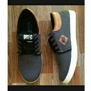 Sepatu sneakers pria wanita murah model terbaru 2021