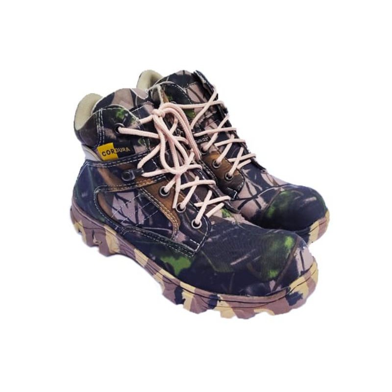 sepatu boot delta camo