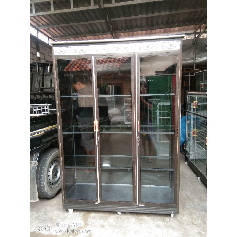 lemari hias pintu 6 / lemari kaca display aluminium / lemari kaca hias