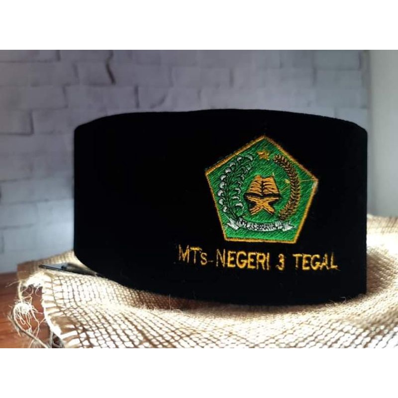 Peci logo sekolah desain suka suka