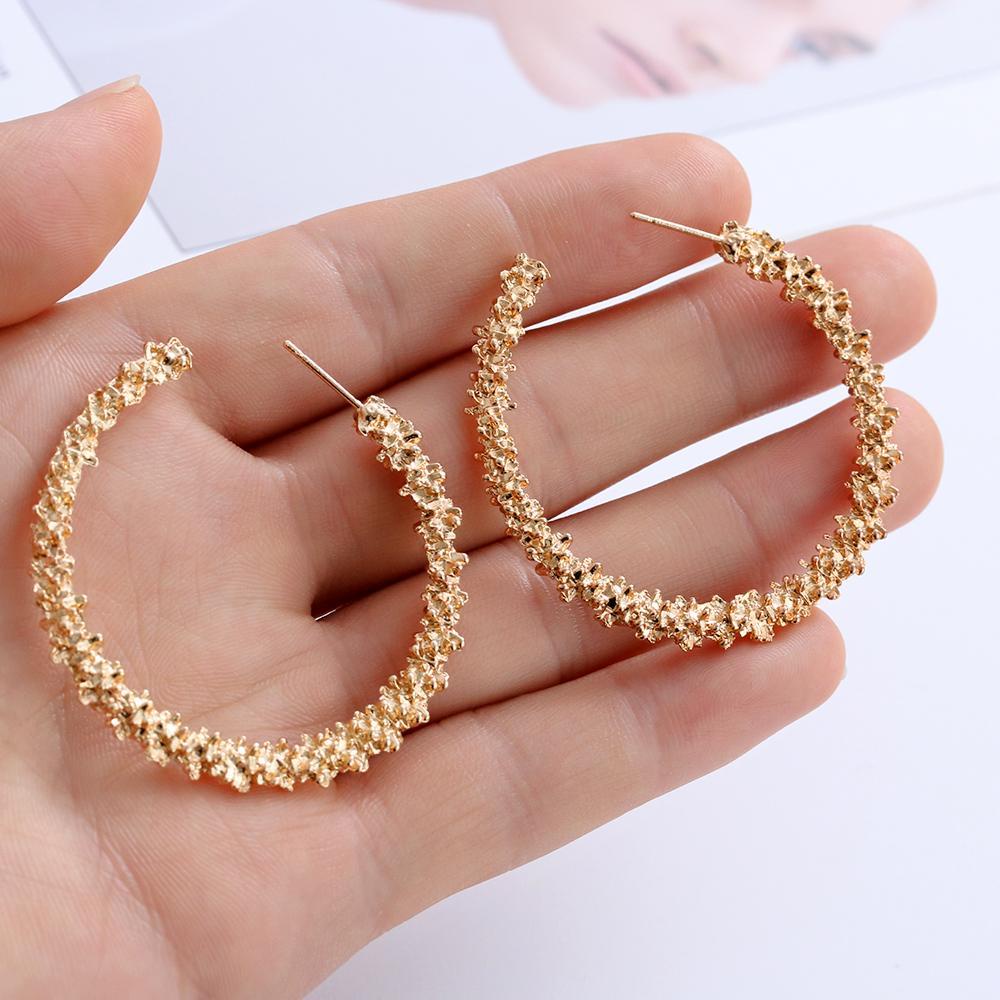 1 Pasang Anting Juntai Drop Bentuk Bulat Warna Silver / Gold Bahan Metal Gaya Bohemia Gothic