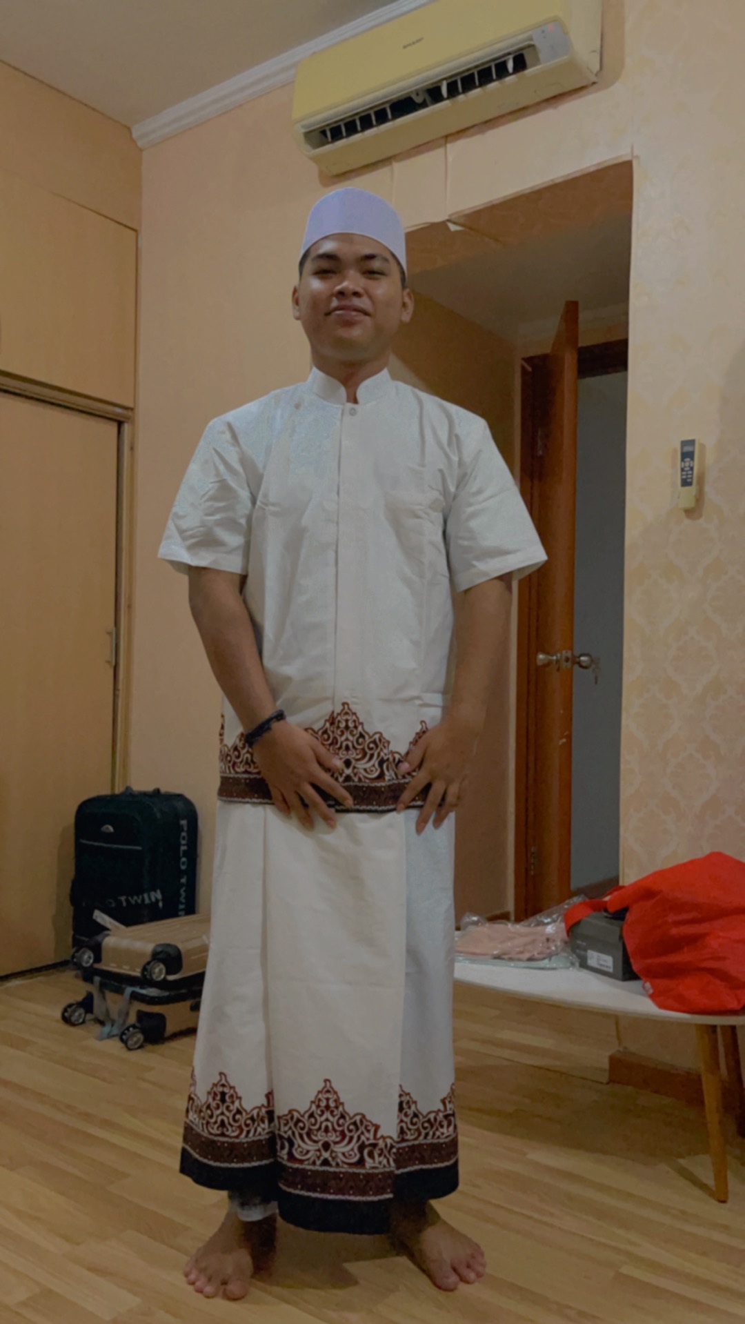 Setelan Sarung Dan Koko Batik Tumpal Putih Lengan Panjang Batik Solo