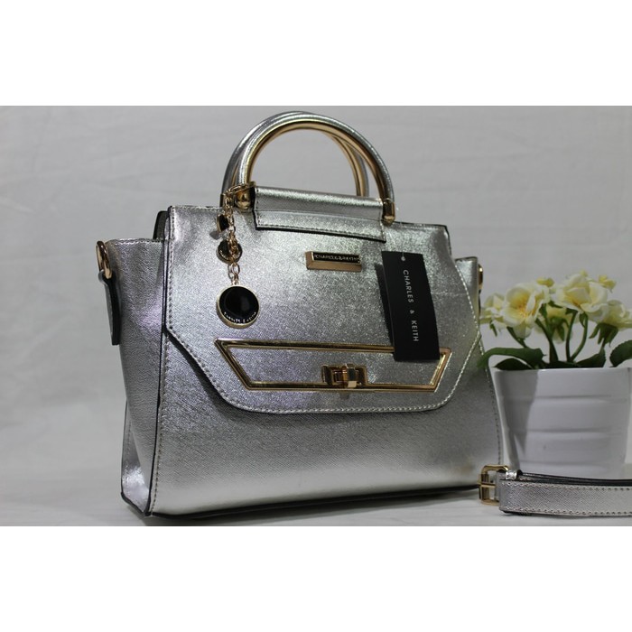 Tas Tangan Wanita Branded CK Charles Keith Pegangan Besi Warna Silver