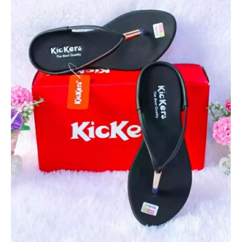 SANDAL JAPIT WANITA KICKERS HITAM TERBARU SENDAL JEPIT KASUAL FLAT SELOP SLOP SLIP ON CASUAL CEWEK