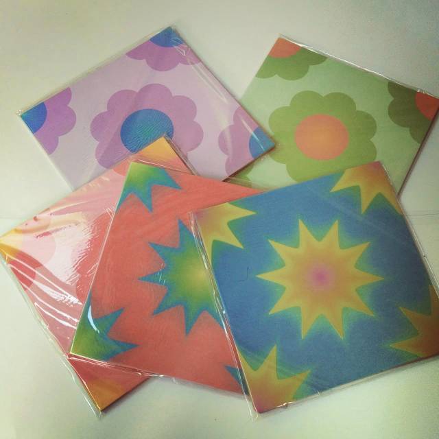 Kertas Origami motif bunga gradasi