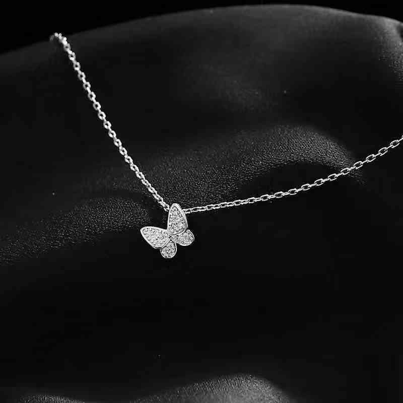 Kalung Rantai Liontin Kupu-Kupu Hias Kristal Imitasi Berkilau Elegan untuk Wanita / Hadiah