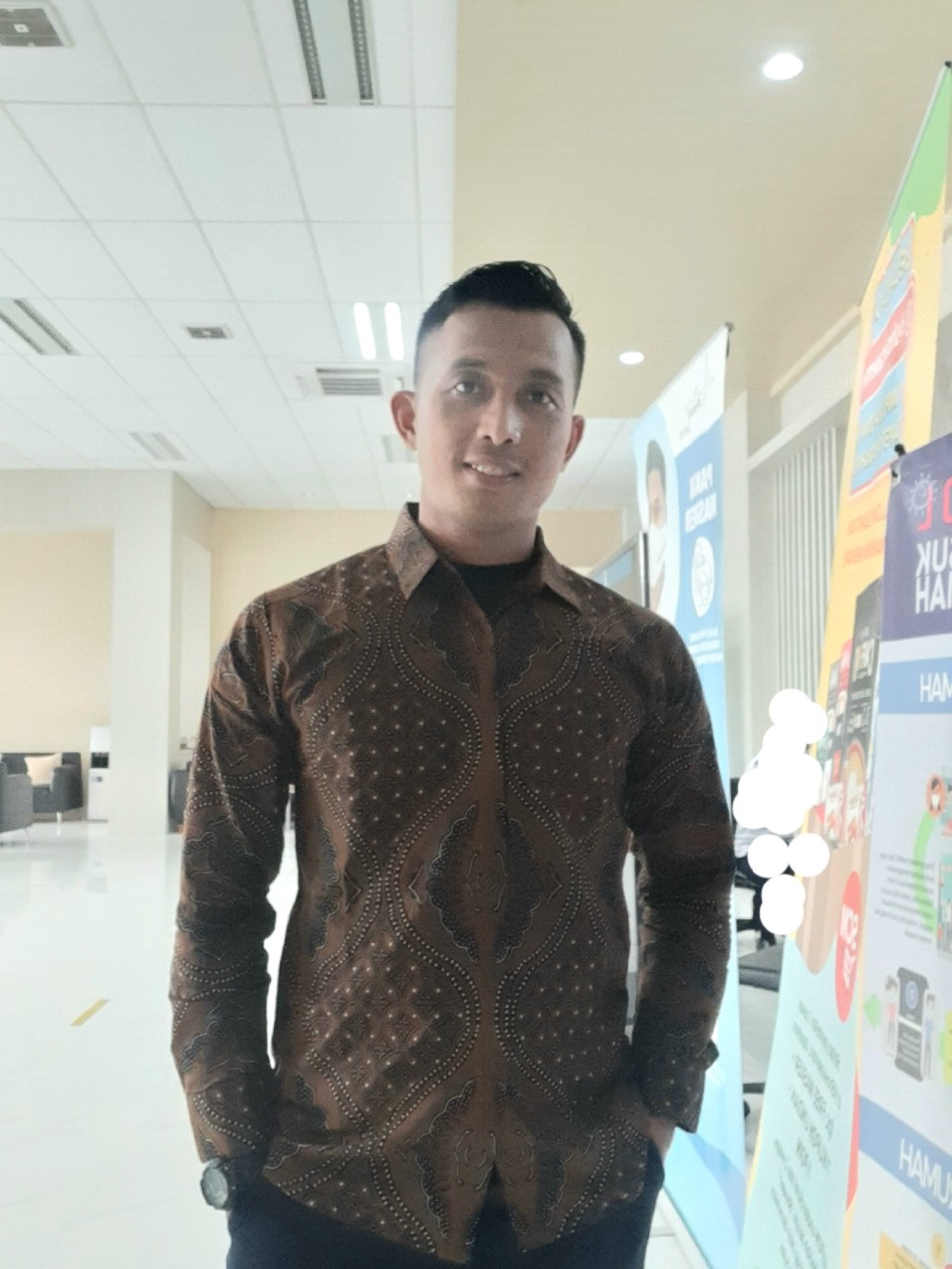 Lesmono Kemeja Batik Pria Lengan Panjang Slimfit Katun Printing Hem Baju Atasan Kantor Modern