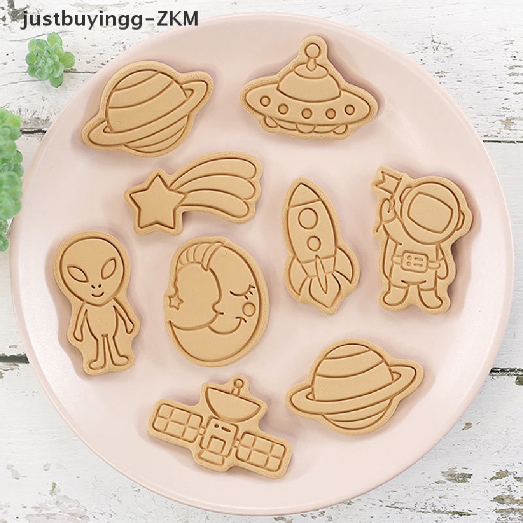 8pcs / set Cetakan Pemotong Biskuit / Cookies / Fondant Bentuk Kartun Astronot Luar Angkasa 3D DIY