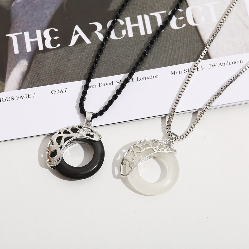 Vintage Black White Moonlight Couple Creative Round Pendant Necklace