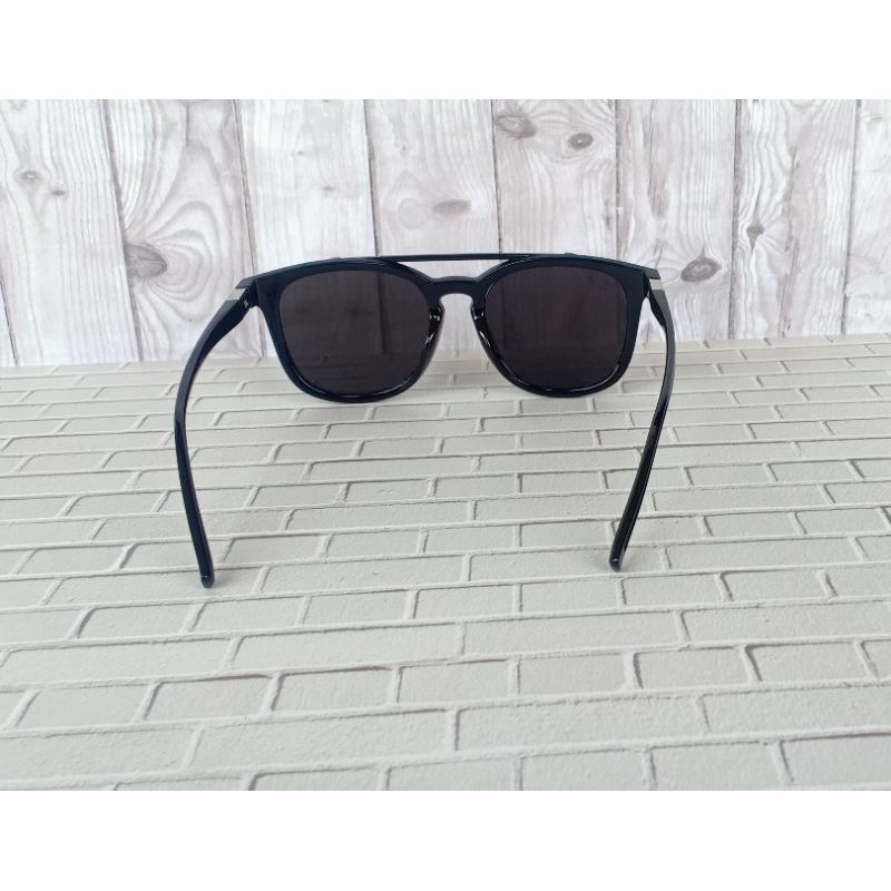 kacamata wanita klasik