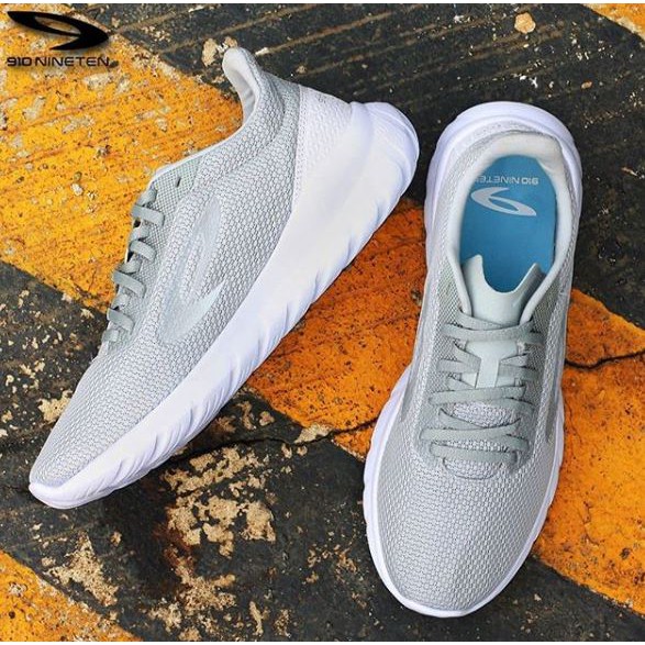 SEPATU 910 NINETEN YASHA ABU PUTIH