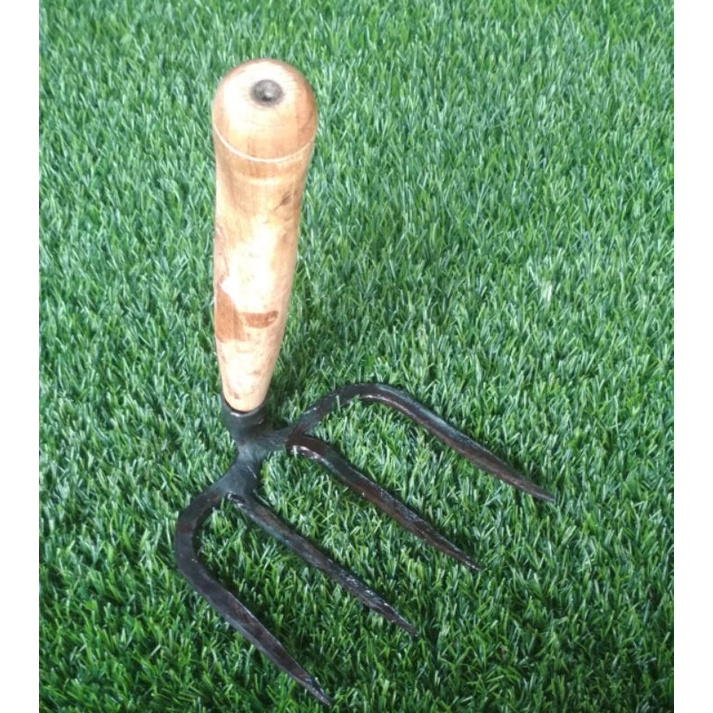 Cangkul garpu alat bantu pertanian dan perkebunan serta kebersihan dan pertamanan