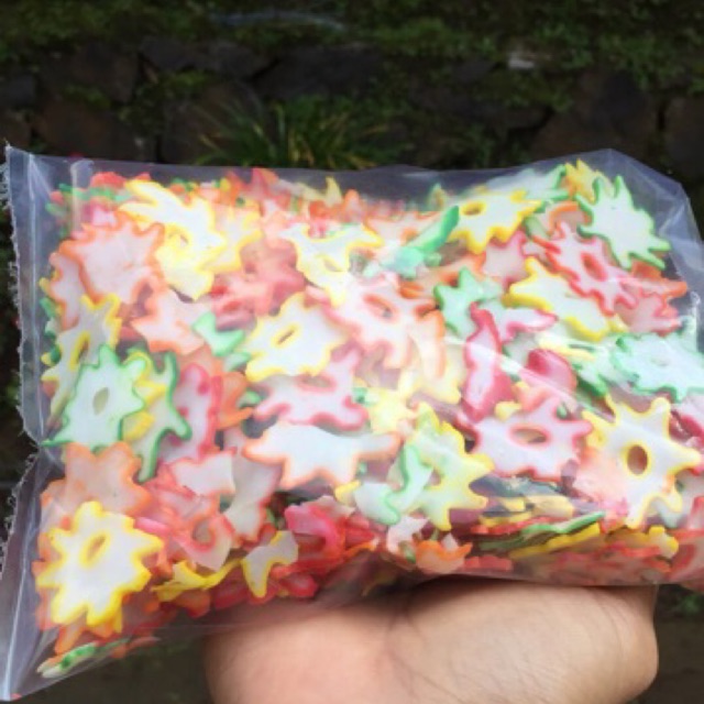 

100 gr KERUPUK KRUPUK BINTANG TERSANJUNG MENTAH CEMILAN ENAK