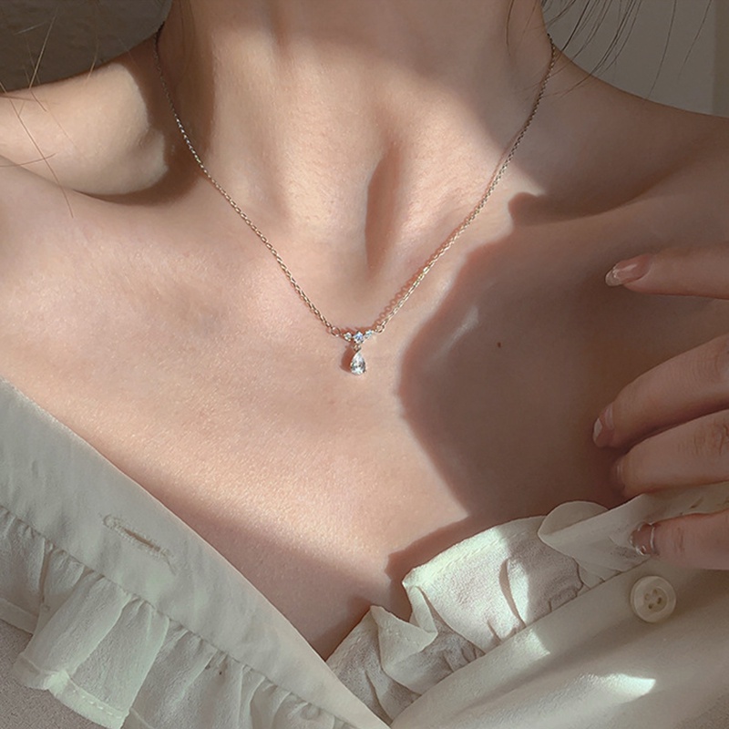 Kalung Rantai Klavikula Hias Liontin Berlian Bahan Zirkon Warna Silver Gaya Korea Untuk Perempuan
