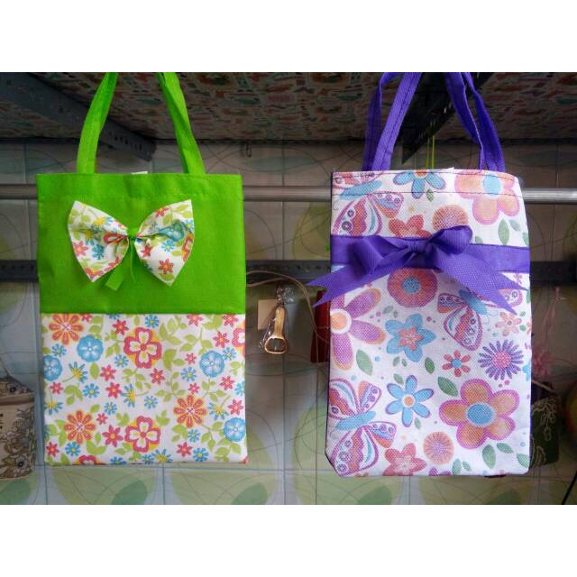 

TAS HAJATAN BAHAN SPUNBOND 25x15cm