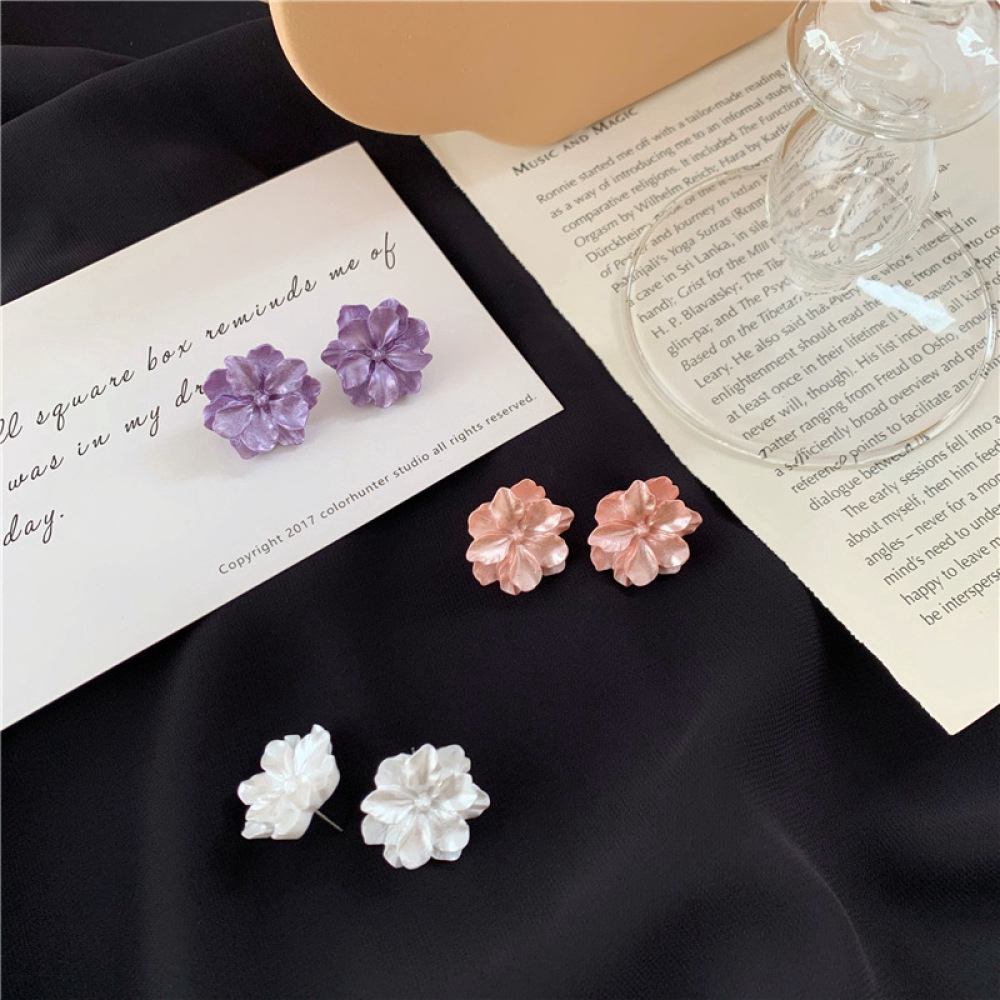 Anting Klip on Tanpa Tindik Desain Bunga Bahan Resin Warna Putihungu Untuk Wanita