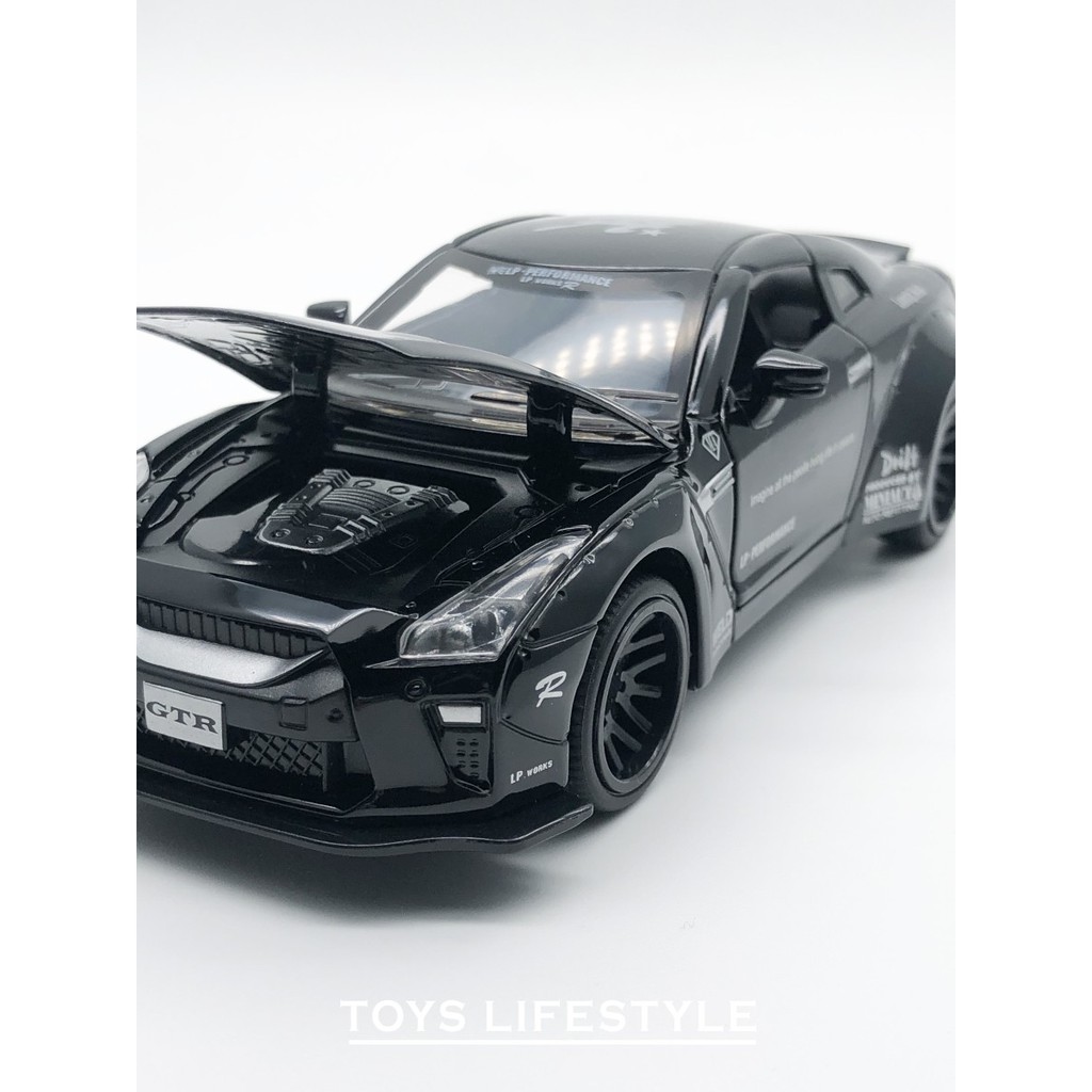 Miniauto Diecast - Nissan GT-R R35 (Hitam)