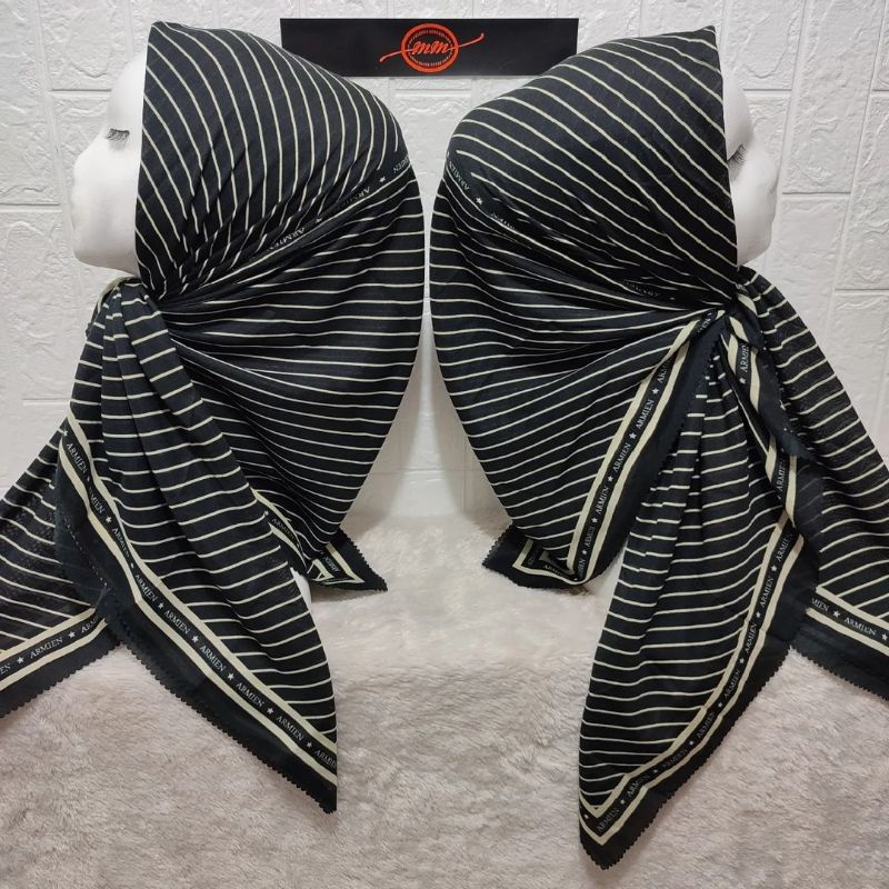 HIJAB SEGI EMPAT VOAL MOTIF SALUR HITAM LIST CREAM KERUDUNG JILBAB MURAH