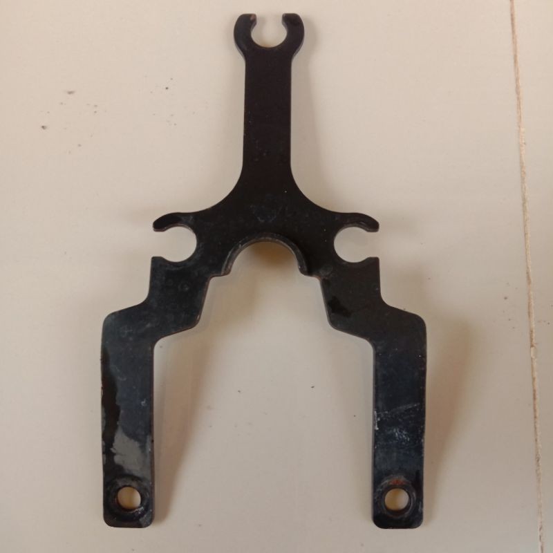 Breket dudukan Speedometer Suzuki Thunder 125. Original. Seken bekas copotan motor