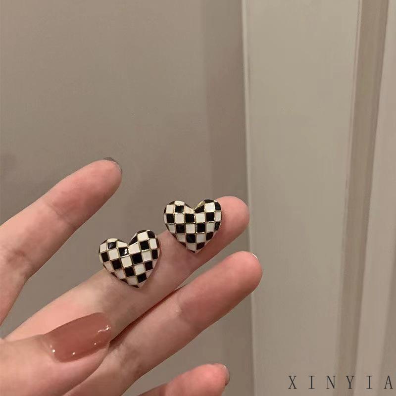 Anting Stud Bentuk Papan Catur Tiga Dimensi Untuk Wanita