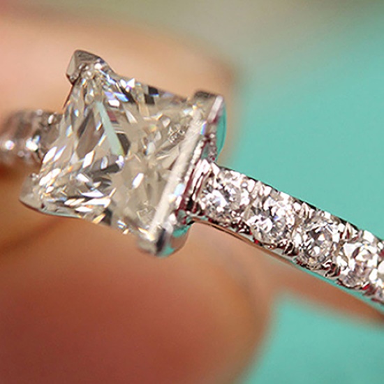 Hu Hu Hu Hu Hu Alat Bantu Pasang Kacamata♡ Cincin Wanita Warna Silver Aksen Berlian Imitasi Bentuk Kotak Untuk Pesta Pernikahan