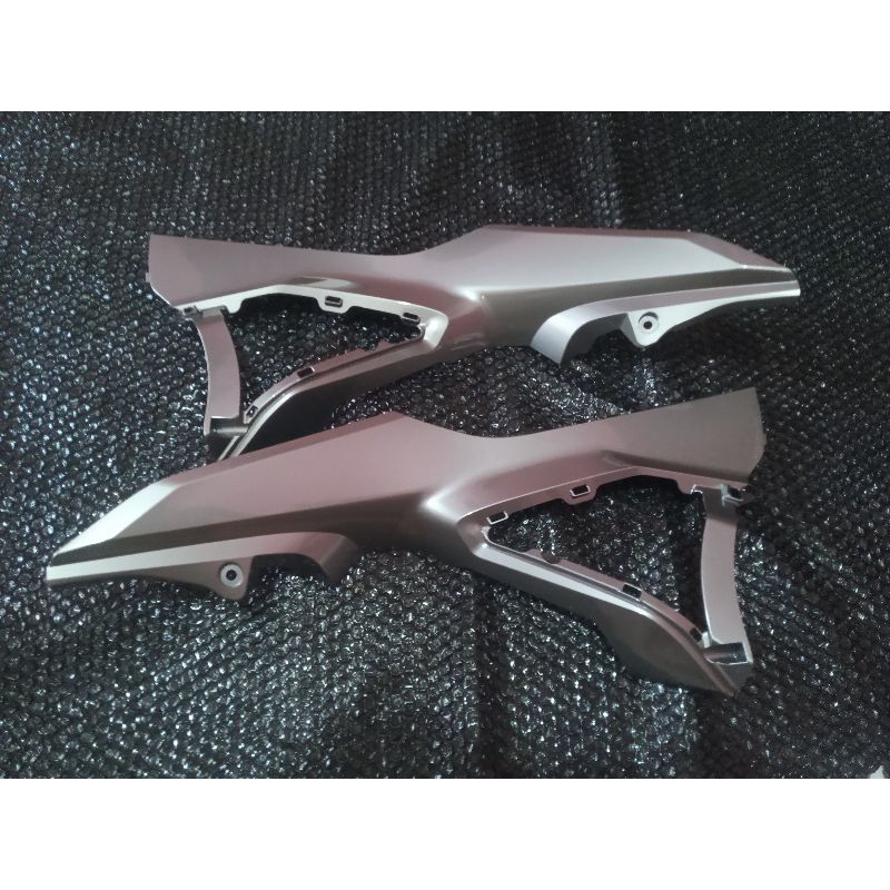 cover center sambungan bodi body tengah honda adv 150 ori