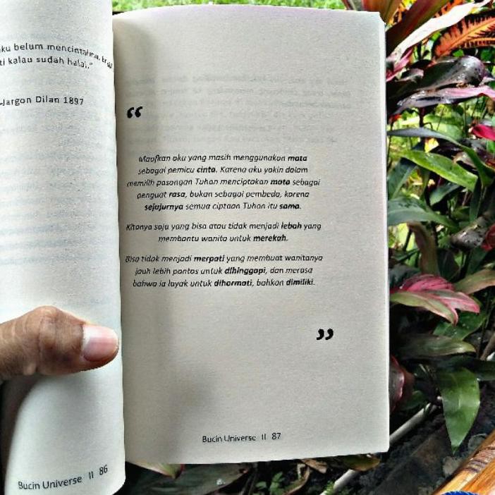 (SALE) Gus Idris 'Bucin Universe' ¦ Bertanda tangan penulis - Laku Keras